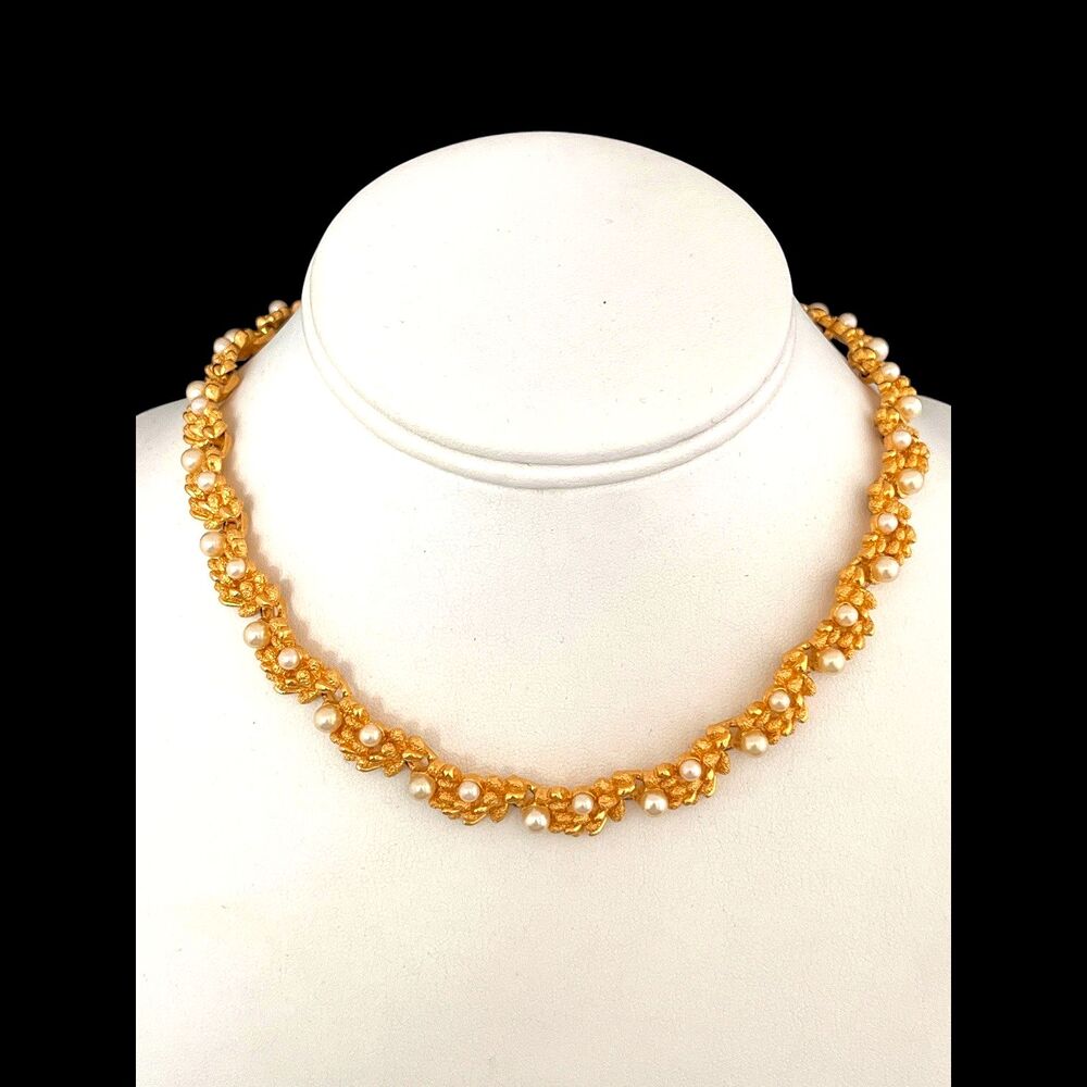 Vintage 1960s Necklace Trifari Faux Pearl Gold Tone Floral Mid Century - 7D